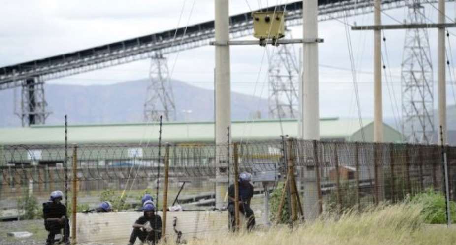 South African anti-riot police officers stand guard on January 16, 2013 at a platinum mine in Rustenburg.  By Stephane de Sakutin (AFP/File)