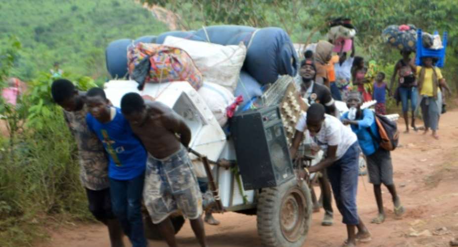 Up to 1,000 people have been arriving every hour, overwhelming Congolese border officials.  By Sosthene KAMBIDI AFPFile