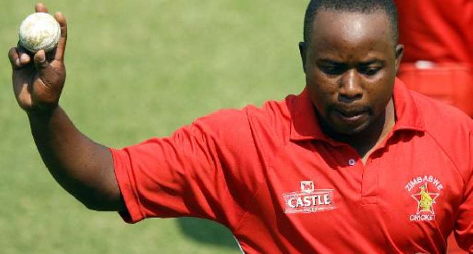 Utseya gets hat-trick for Zimbabwe