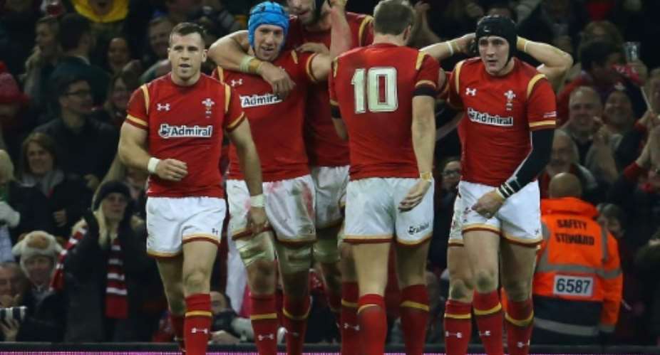 Wales' flanker Justin Tipuric 2nd L celebrates with teammates after scoring his second half try during the rugby union test match against South Africa November 26, 2016.  By Geoff Caddick AFP