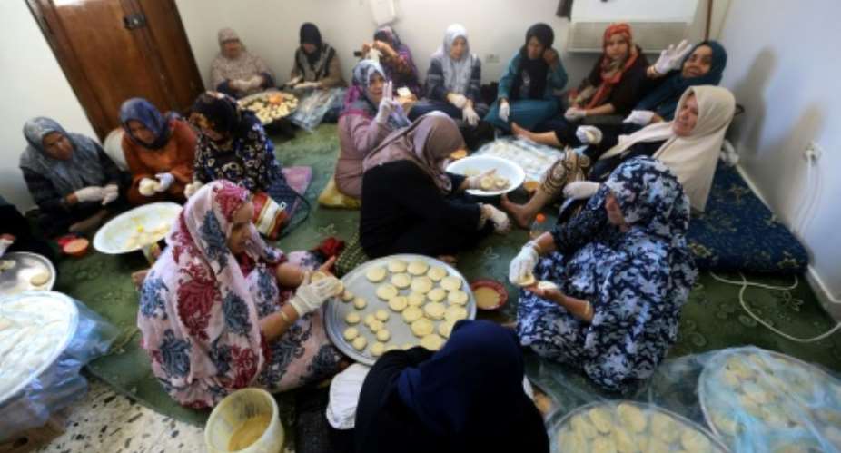 Women prepare Iftar meals for fighters from Libya's Government of National Accord GNA in Misrata, 200 kilometres 120 miles from the fighting in the southern outskirts of the capital Tripoli.  By Mahmud TURKIA AFP