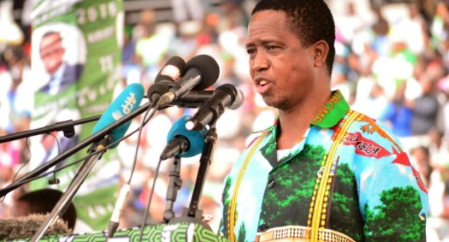 Incumbent Zambian President Edgar Lungu addresses tens of thousands of supporters on May 21, 2016 in Lusaka.  By Dawood Salim (AFP/File)