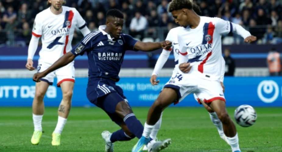 Zimbabwe star Marshall Munetsi (C) playing for Paris FC against Paris Saint-Germain this year during a loan spell from Wolverhampton Wanderers.  By Kenzo TRIBOUILLARD (AFP)