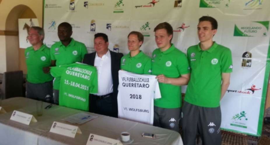 CK Akonnor with the Wolfsburg team inn Mexico