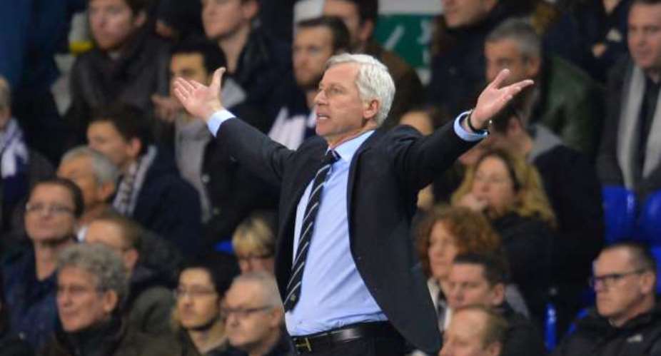 Newcastle United boss Alan Pardew calls for calm ahead of derby clash