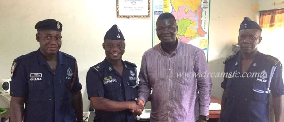 Ameenu Shardow meets with the Akropong Police heads