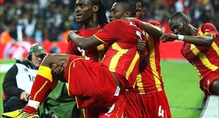 Derek Boateng picks up Gyan as Ghana celebrate their equaliser