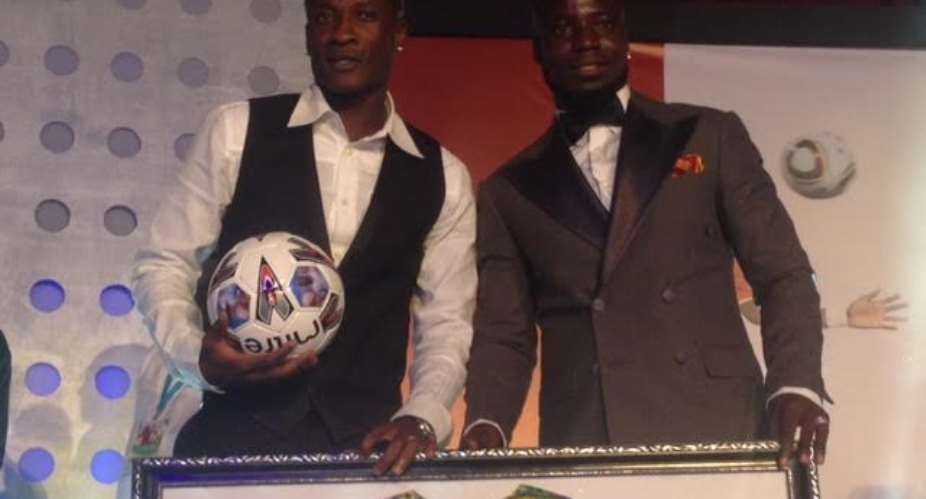 Asamoah Gyan recieved a signed ball and a framed jersey from Stephen Appiah