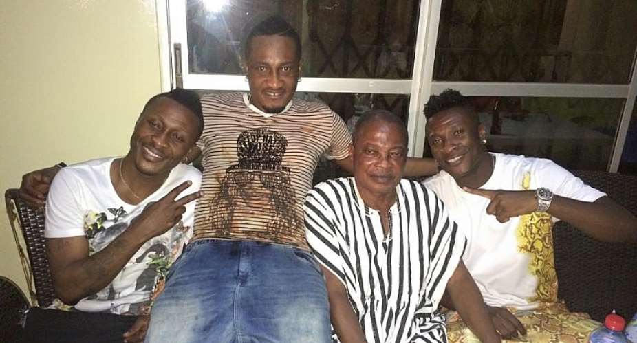 Asamoah Gyan with his father and brothers