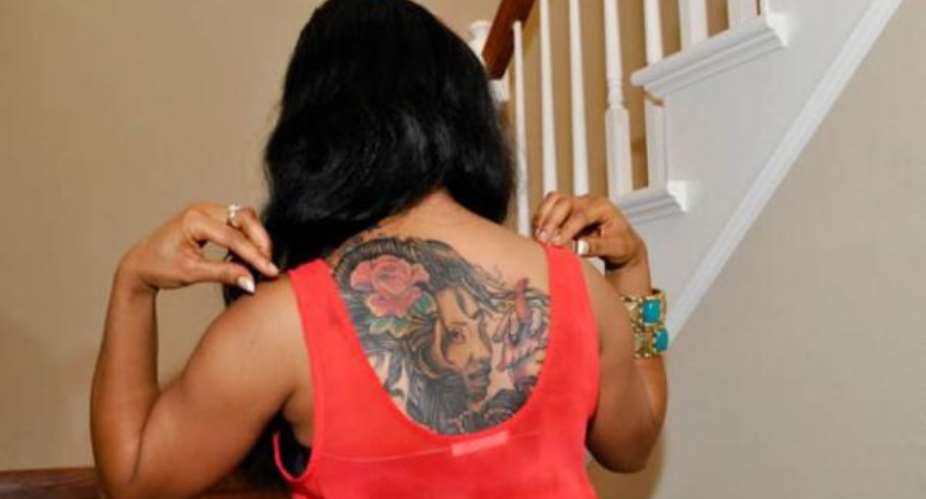 15 Sexy Actresses Who Are Crazy About Tattoos