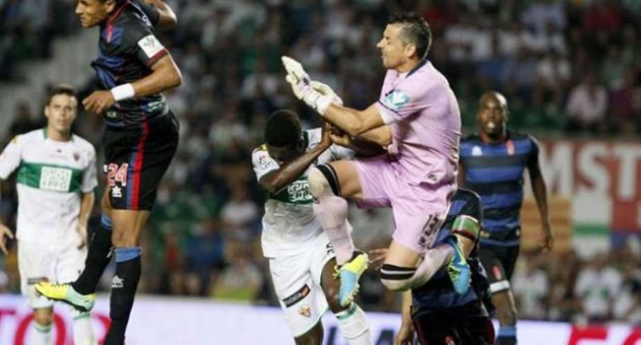 Richmond Boakye collapsed after crashing with Granada goalkeeper Roberto