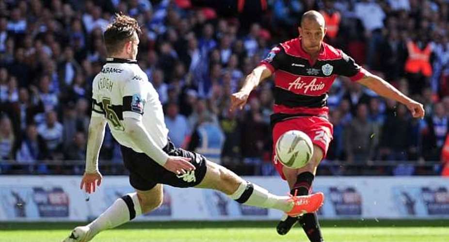Bobby Zamora agrees QPR contract extension