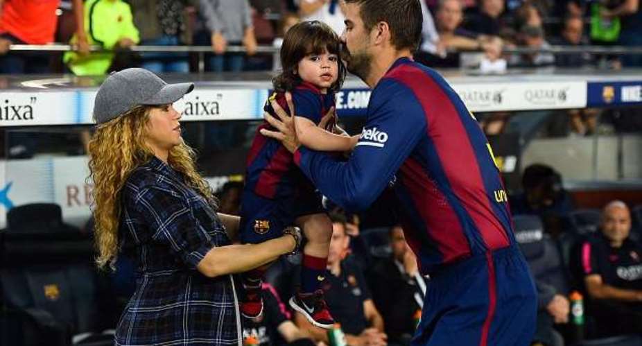 Hollywood fans: Shakira, J-Lo add colour to El Classico