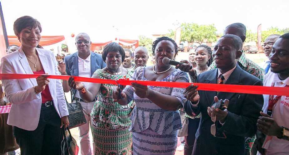 Airtel Ghana Commissions Ultra Modern Library And ICT Centre For La Wireless Cluster Of Schools