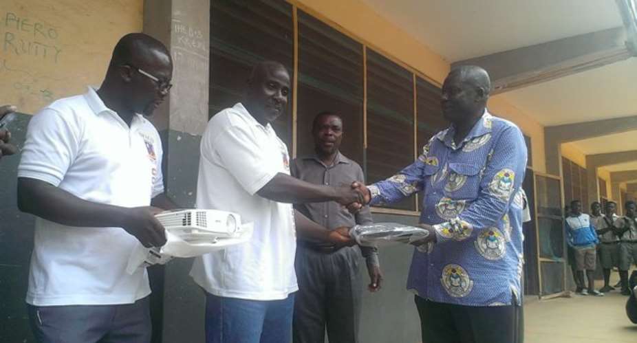 SPACO 93 year group donates to alma mater