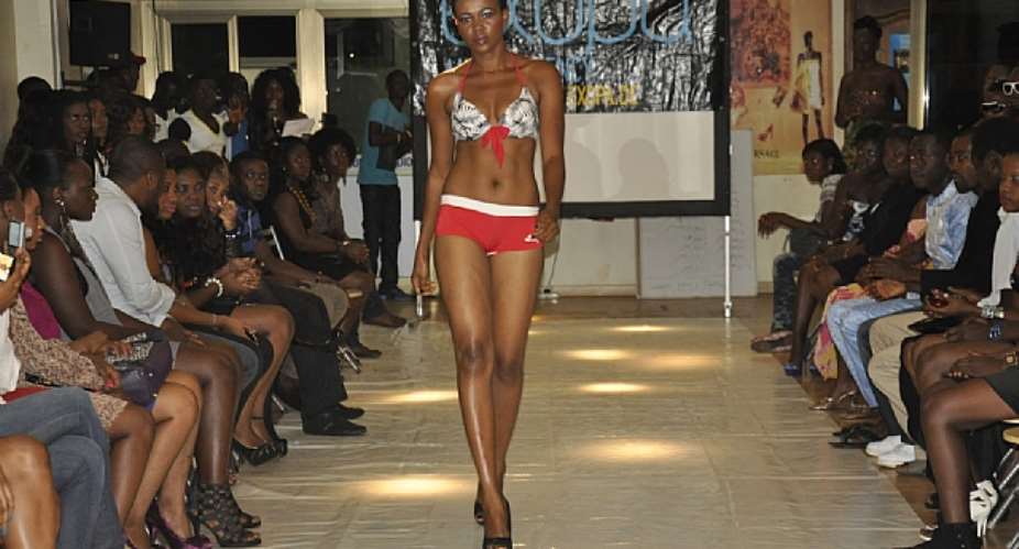 Ghana Exopa Wannabe Models Rock In Bikinis