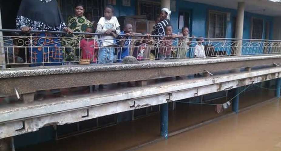 One person dead, dozens injured as buildings submerge in Akosombo