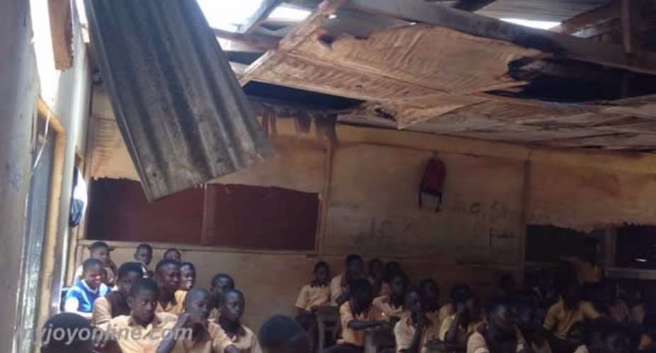 Heavy rainstorm destroys roof of basic school as students study in muddy classrooms