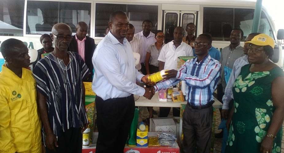 SNV Ghana supports Kuapa Kokoo farmers with agro inputs