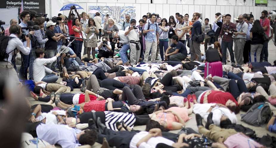 Africa joins mass die-in as Lima climate talks end
