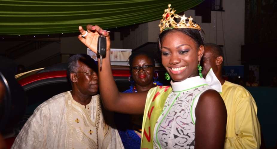 Crowned Ghana's Most Beautiful, Esi Displaying The Keys To Her Brand New Car Prize