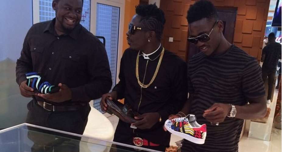 Daniel Opare with Shatta Wale and his manager Bull Dog