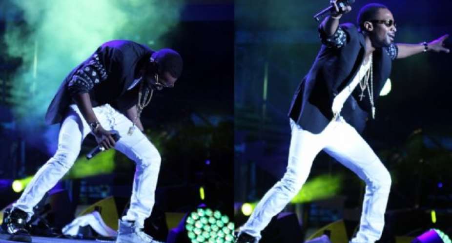 DBANJ PERFORMS AT MTV ALL STARS CONCERT WITH DIFFERENT PAIRS OF SHOES