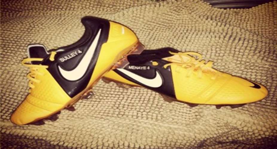 Sulley Muntaris Nike boots with the name of his wife