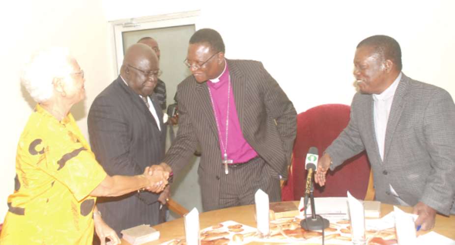 District Grand Lodge donates to Methodist University College