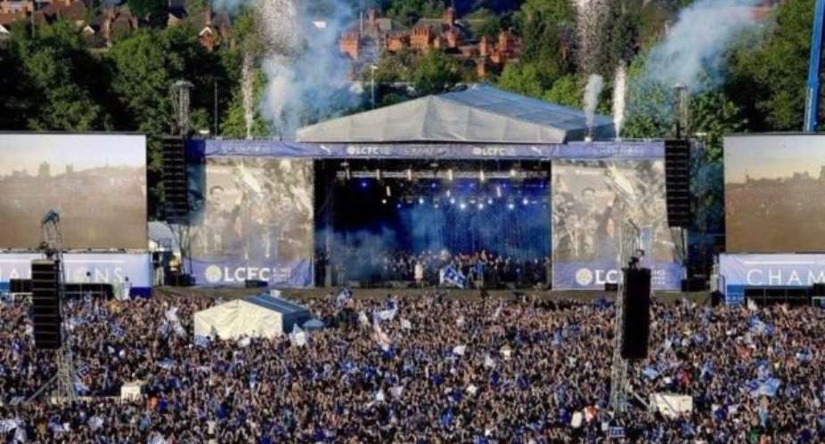 PHOTOS:Thousands gather to celebrate Leicester's Premier League title win