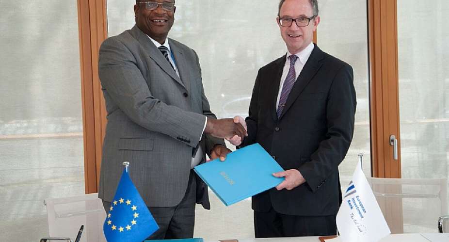 Dolapo Ogundimu Receiving Agreement From Pat Walsh, EIB Director Responsible For Operations Outside Europe