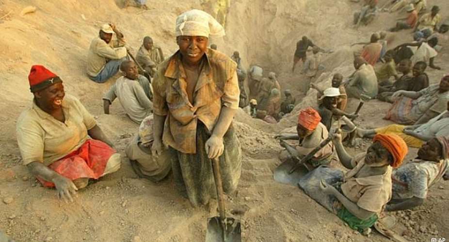 Women Digging Diamond In Zimbabwe