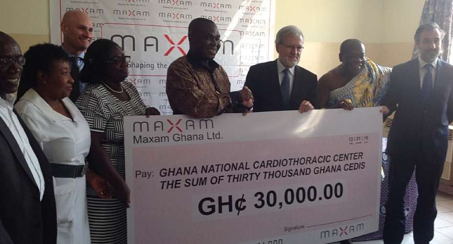 Maxam Chief Executive presenting the cheque to the Cardio Center