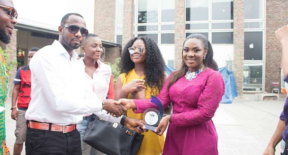Emelia Brobbey Wins Best International Act At The Royal Africa Awards 2015 emelia-brobbey-wins-best-international-act-at-the-royal-africa-awards-2015