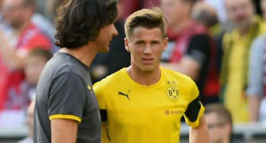 Injury again: Borussia Dortmund's Erik Durm withdraws from Cologne loss with thigh strain