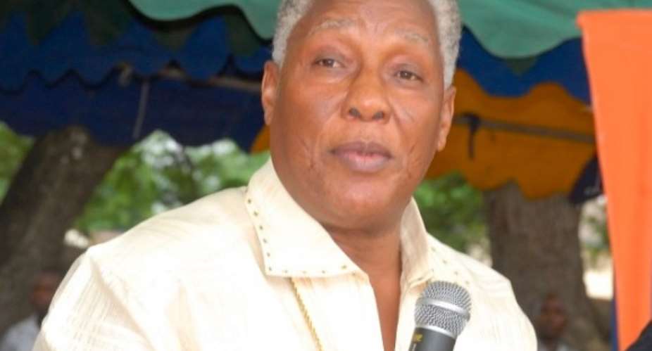 ET Mensah Fights Journalist Over Achievements