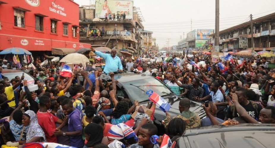 Akufo-Addo responding to cheers in Kumasi