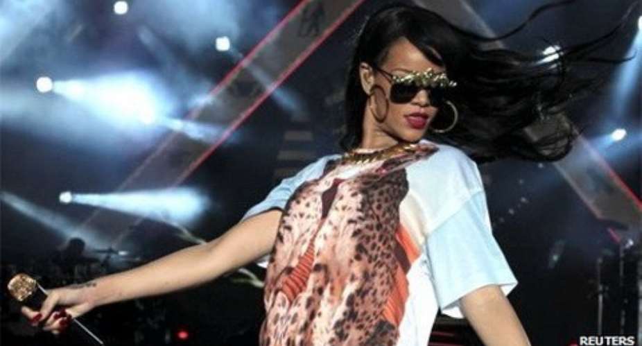 Rihanna has closed BBC Radio 1s Hackney Weekend, a free two-day festival in east London.