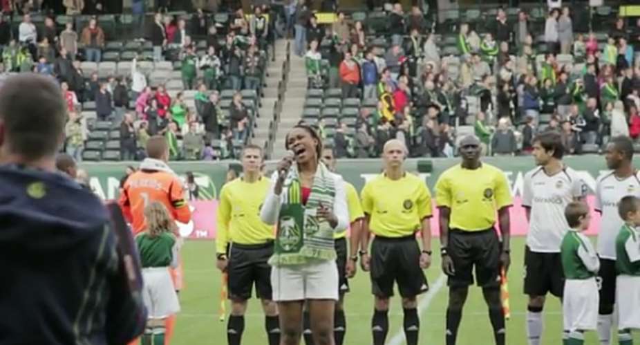 Gloria Maduka sings National Anthem in front of 20,000 fans