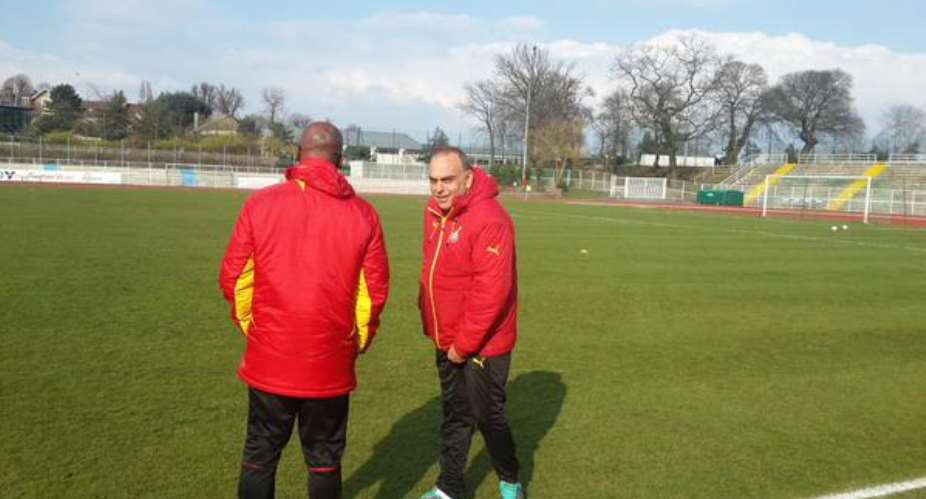 Ghana Coach Avram Grant supervising training ahead of Ghana's game against Senegal in France
