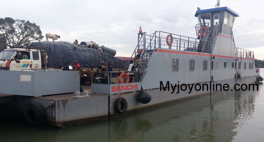 Panic on Volta Lake as Senchi Ferry breaks down
