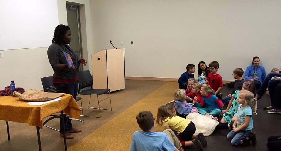 Deborah Ahenkorah narrates Ghanaian children’s story, Abena and the Corn Seed, to a rapt audience of young kids at the Drake Community Library, Grinnell, USA.