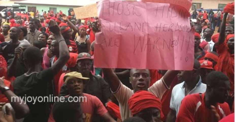 Agogo residents demonstrated on Friday to get the Fulani herdsmen out of the area