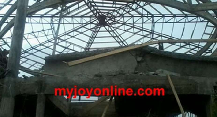 Building collapses at Sakaman