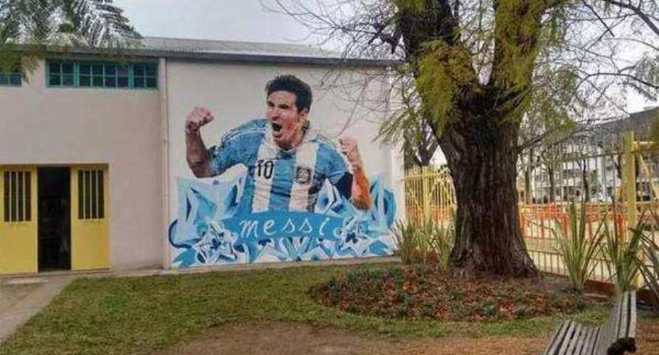 Photo: Messi mural unveiled outside his old school in Argentina
