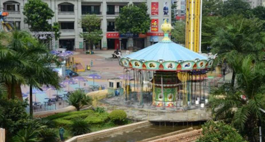 The New South China Mall is filled with palm-trees, cafs, canals and leisure facilities - but few customers. The mall has capacity for 2,350 stores, yet after eight years is considered a dead mall.