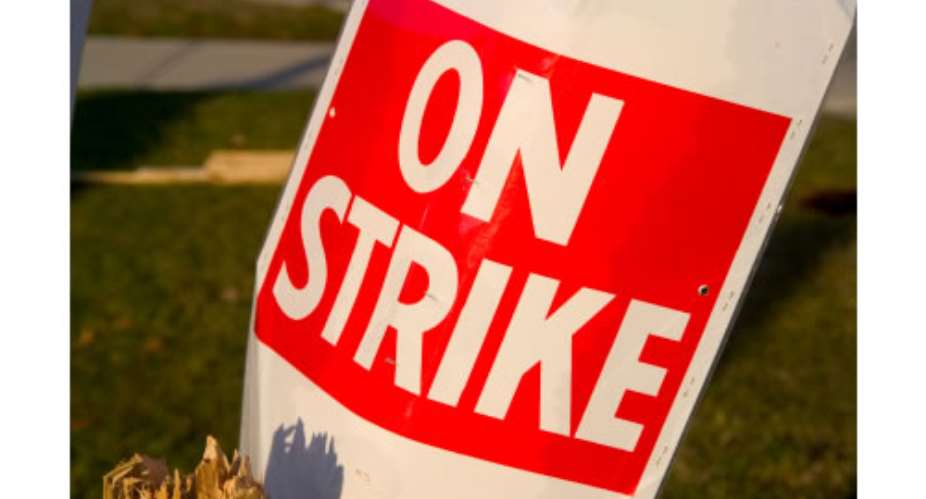 Striking polytechnic teachers to lose pay