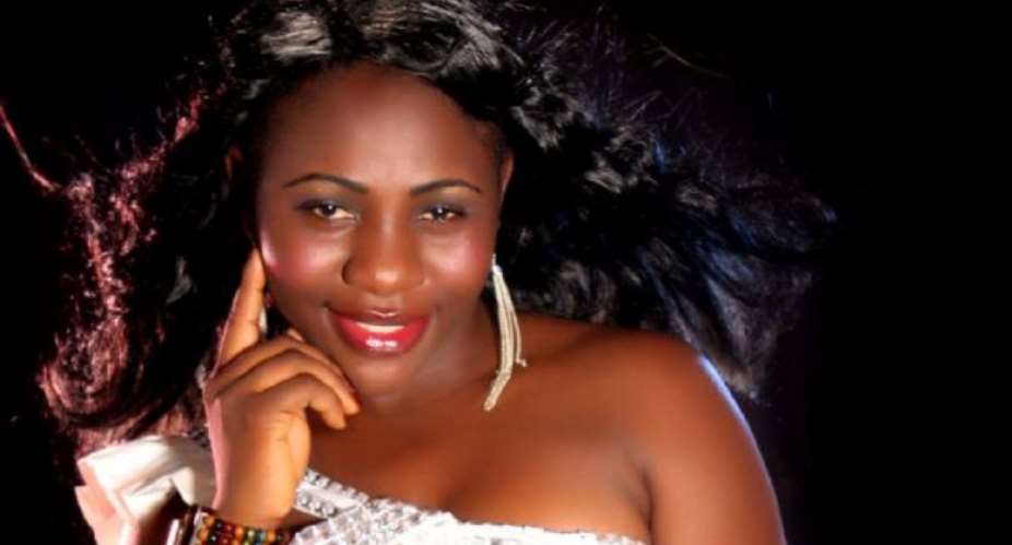 Female Singer, Imelda J Romances 2Faces Brother In New Song