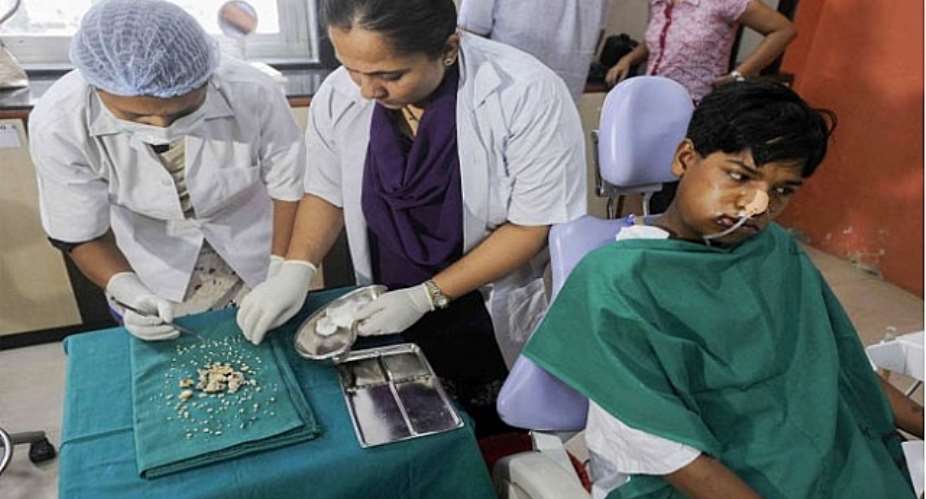 Surgeons remove 232 teeth from Indian teenager