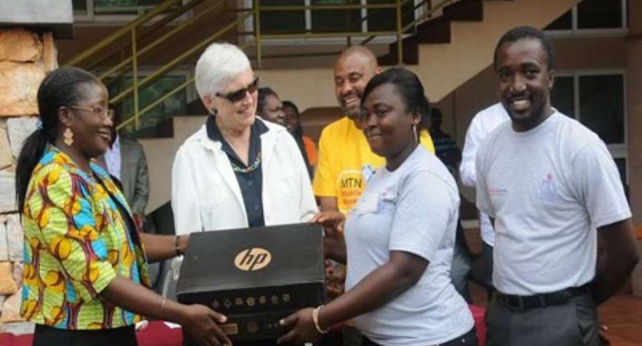Second Lady Mrs. Amissah-Arthur left presenting an HP Lap Top to the overall best participant, Ayesu Belinda of Boso Anglican Primar